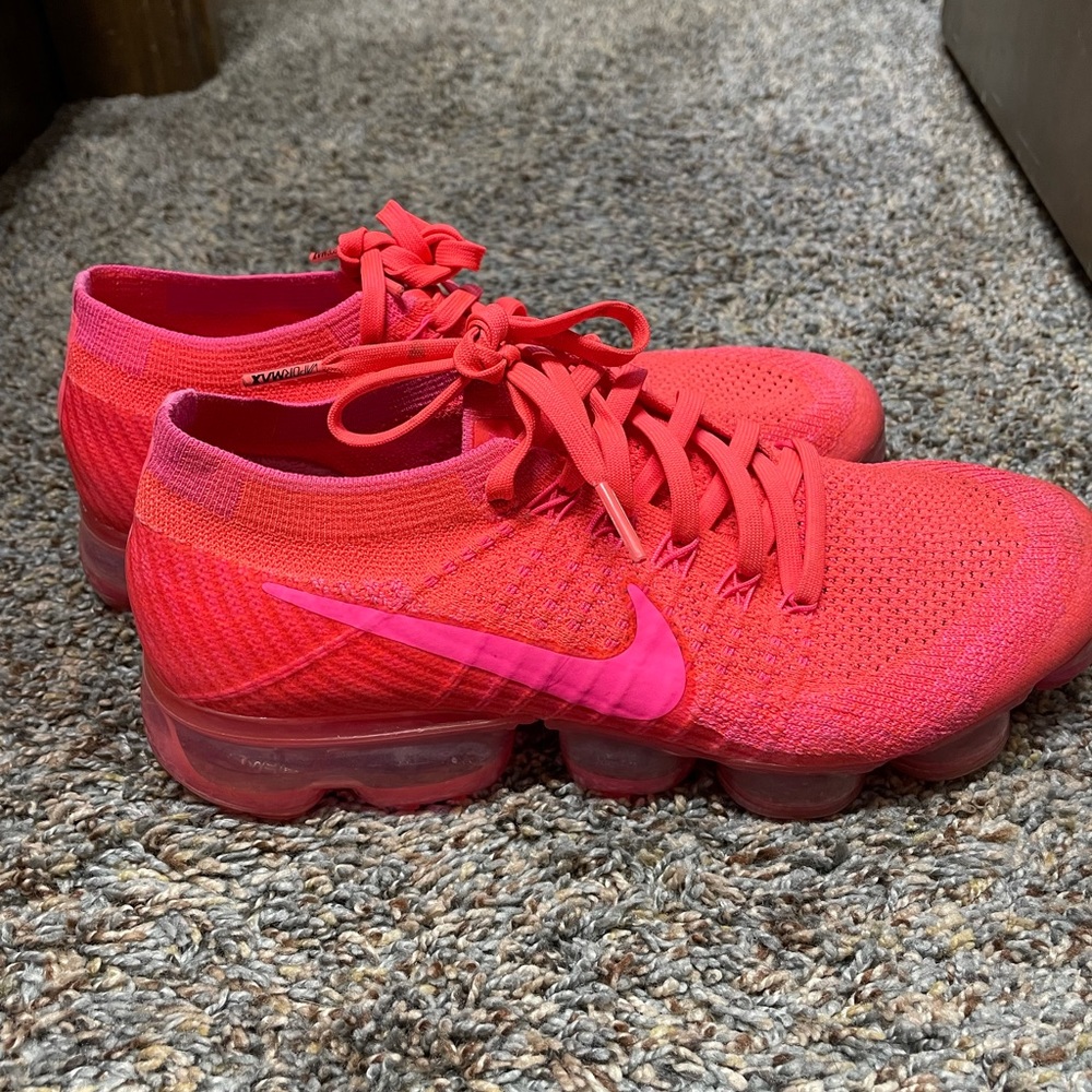 Neon pink Nike vapormax